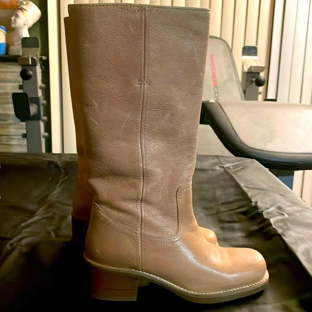 Ladies boots